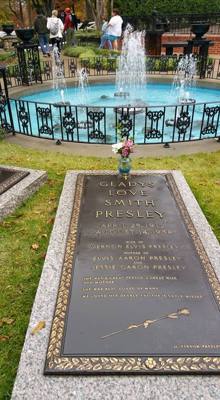 ....and the last of the Graceland pics