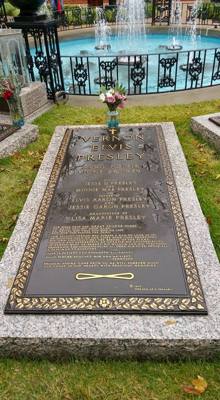....and the last of the Graceland pics