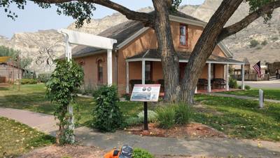 I present to you... The Von Hoffman House.  This was about a block and a half away from our rental.  Couldn't pass it up