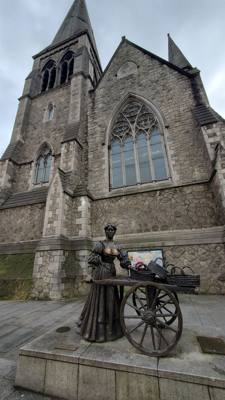 Had to visit the sweet Molly Malone statue.  Some free entertainment while we were there. Okay not free I donated.