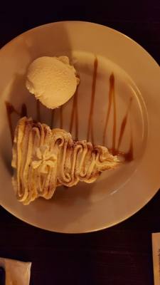 Tonight's dinner rendezvous was at the suggestion of the marketing guru Noel at our hotel (Maldron).  Hit the nail on th
