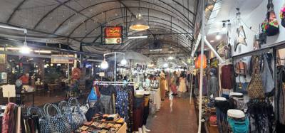 Stopped by the Chiang Mai Night Market after dinner.  Interesting but quite a bit of the mass produced touristy stuff.  