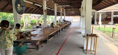 I'm labeling the Bosang Umbrella Making Center as the  "pleasantly surprised" excursion of the day.  I wasn't holding ou