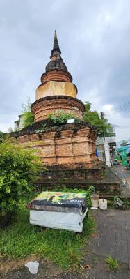 First Temple of the day was Wat Inthakhin Sadue Muang. Small but great to photograph.