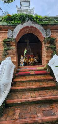 First Temple of the day was Wat Inthakhin Sadue Muang. Small but great to photograph.
