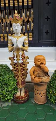 First Temple of the day was Wat Inthakhin Sadue Muang. Small but great to photograph.