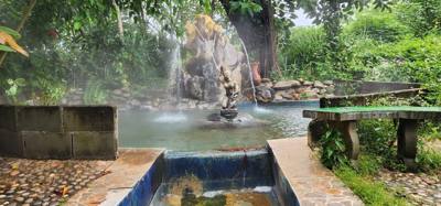 Even rest stops are interesting here.  On our way to Chiang Rai.  First was the restrooms.  They're outside.  Have to pa