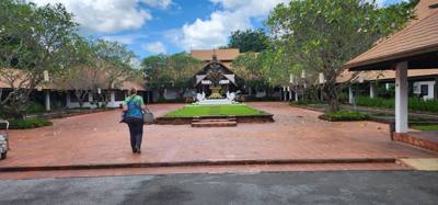 Another breathtaking venue for us to stay at.  All of these places are very Feng Shui. Time to settle down for a dinner 