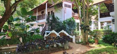 Another breathtaking venue for us to stay at. All of these places are very Feng Shui. Time to settle down for a dinner