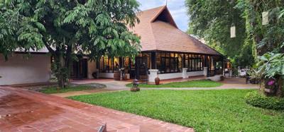 Another breathtaking venue for us to stay at. All of these places are very Feng Shui. Time to settle down for a dinner