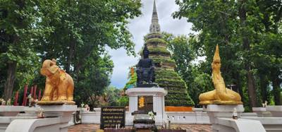 A quick stop on the way back to the resort at another Temple and to see some teak wood.
