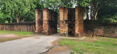Spent the morning exploring the ruins of old Sukhothai.  Several ancient temples.  Udom brought us here in the morning b