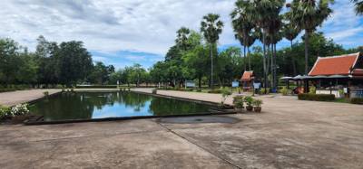 Spent the morning exploring the ruins of old Sukhothai. Several ancient temples. Udom brought us here in the morning b