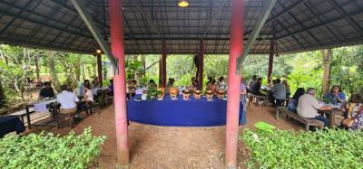 I swear every place we go has great food and wonderful botanicals.  Chaba Lagoon was no exception.  The food we ate was 