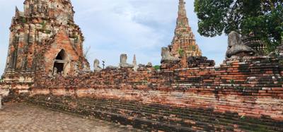 We've gone from the pretty modern temples to the ancient ones.  Losing wars means your temples get destroyed.  The heads