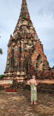 We've gone from the pretty modern temples to the ancient ones.  Losing wars means your temples get destroyed.  The heads