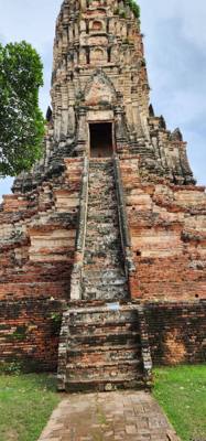 We've gone from the pretty modern temples to the ancient ones.  Losing wars means your temples get destroyed.  The heads