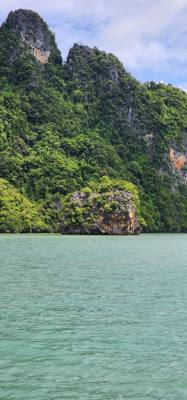Today was all about visiting the islands around Phuket. Best day ever! Lots of stops at interesting places with some g