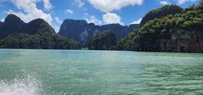 Today was all about visiting the islands around Phuket. Best day ever! Lots of stops at interesting places with some g