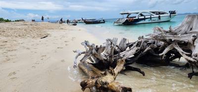 Last stop in the boat today was Bamboo Island.  Just relaxed and hung out with a drink.