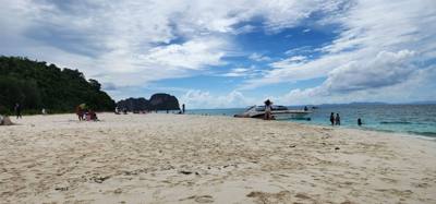 Last stop in the boat today was Bamboo Island.  Just relaxed and hung out with a drink.