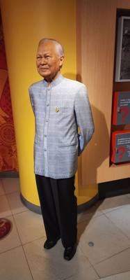 A trip through the wax museum was included with our entry fee for the aquarium.  Some were good.  Others not so much.  B