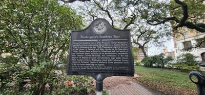 Walking tour this morning to get the juices flowing.  Savannah has so many park squares!  Chuck was very knowledgeable.