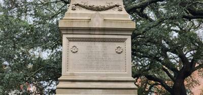 Walking tour this morning to get the juices flowing.  Savannah has so many park squares!  Chuck was very knowledgeable.