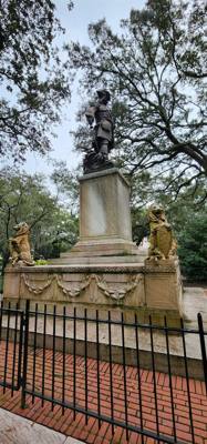 Walking tour this morning to get the juices flowing.  Savannah has so many park squares!  Chuck was very knowledgeable.