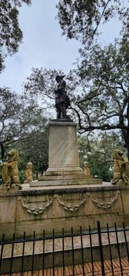 Walking tour this morning to get the juices flowing.  Savannah has so many park squares!  Chuck was very knowledgeable.