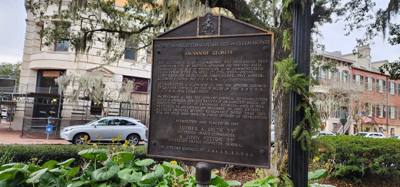 Walking tour this morning to get the juices flowing.  Savannah has so many park squares!  Chuck was very knowledgeable.