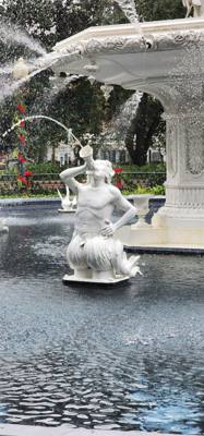 Walking tour this morning to get the juices flowing.  Savannah has so many park squares!  Chuck was very knowledgeable.