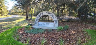 Our "get the juices flowing" vacay hike this morning was at the Wormsloe Historic Site.  Pictures and video don't do the