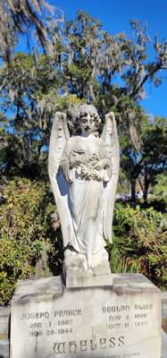 Yep, we're back in the cemeteries.  The age and wear on some of the headstones already makes it kinda creepy and beautif
