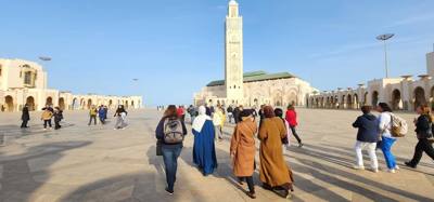 Today we visited the Hassan 2 Mosque with Sadie and her family.  VERY large and ornate.  Love the architecture.  3rd lar