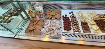 After the Harley Davidson store it was time to get everyone chocolate.  Delicious and friendly.  Everyone that knows me 