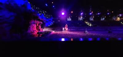 Ended the last night in the Ozarks/Branson at Dolly's Stampede.  Front row seats right by the action too.  Don't be jell