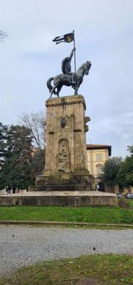 Part 1 of our tour of Lucca, Italy.  A little remeniscent of the walls around the medinas in Morocco.  So many churches.