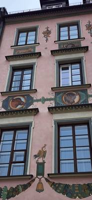 Tour of Warsaw, Poland this morning (Part 2). Second stop of the city tour was in Old Town Warsaw. Cute area still set