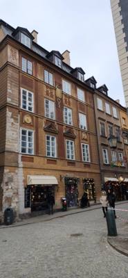 Tour of Warsaw, Poland this morning (Part 2). Second stop of the city tour was in Old Town Warsaw. Cute area still set