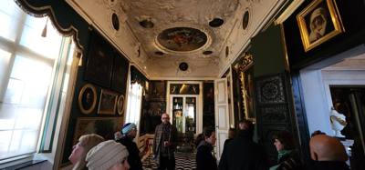 Part 1 of our tour of the kings palace. Wilanów Palace is a former royal palace located in the Wilanów district of Wars