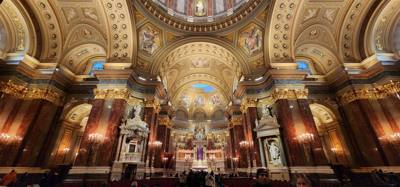 St Stephen's Basilica was on the agenda.  Beautiful place.  I didn't have 'mummified hand' on my bingo card but there it
