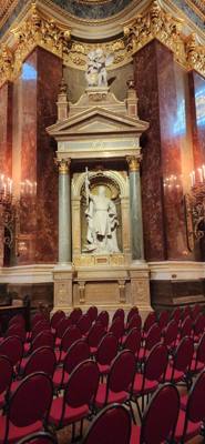 St Stephen's Basilica was on the agenda.  Beautiful place.  I didn't have 'mummified hand' on my bingo card but there it