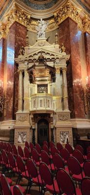 St Stephen's Basilica was on the agenda.  Beautiful place.  I didn't have 'mummified hand' on my bingo card but there it