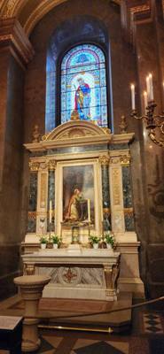 St Stephen's Basilica was on the agenda.  Beautiful place.  I didn't have 'mummified hand' on my bingo card but there it