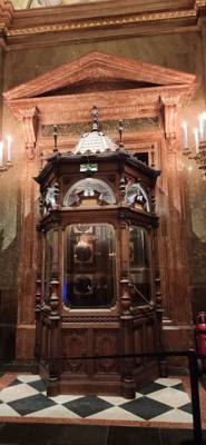 St Stephen's Basilica was on the agenda.  Beautiful place.  I didn't have 'mummified hand' on my bingo card but there it