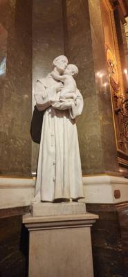 St Stephen's Basilica was on the agenda.  Beautiful place.  I didn't have 'mummified hand' on my bingo card but there it