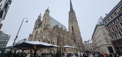 Walking in Vienna/St Stephen's Cathedral.