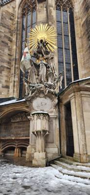 Walking in Vienna/St Stephen's Cathedral.