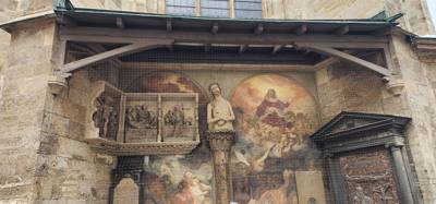 Walking in Vienna/St Stephen's Cathedral.